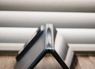 Xiaomi MIX Fold 5 и HyperOS 4 впервые засветились на живых фото