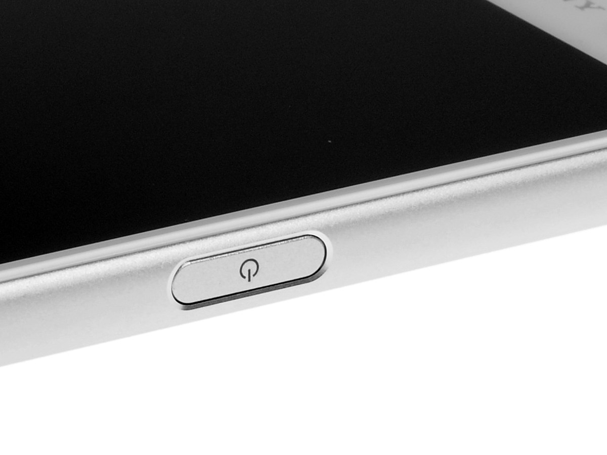 Sony Xperia Z5 — первый смартфон со сканером отпечатка в кнопке питания (2015)