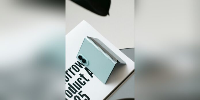 zfold8-tim-cook-cover-2x1-1